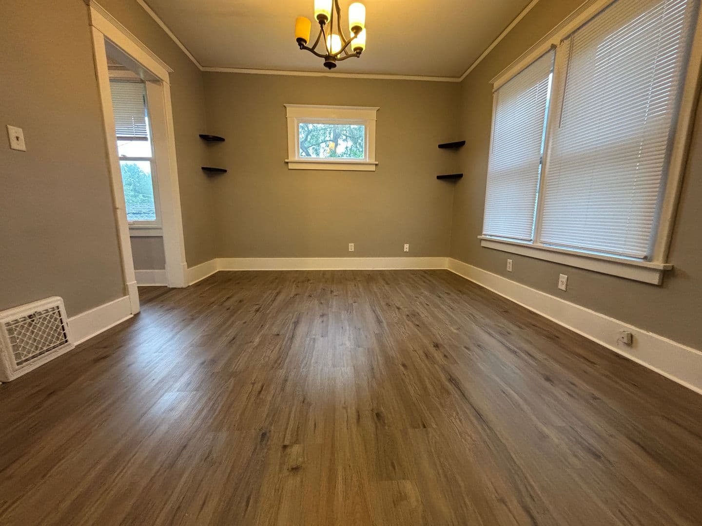 Moline Apartment: 1314-1316 17th St