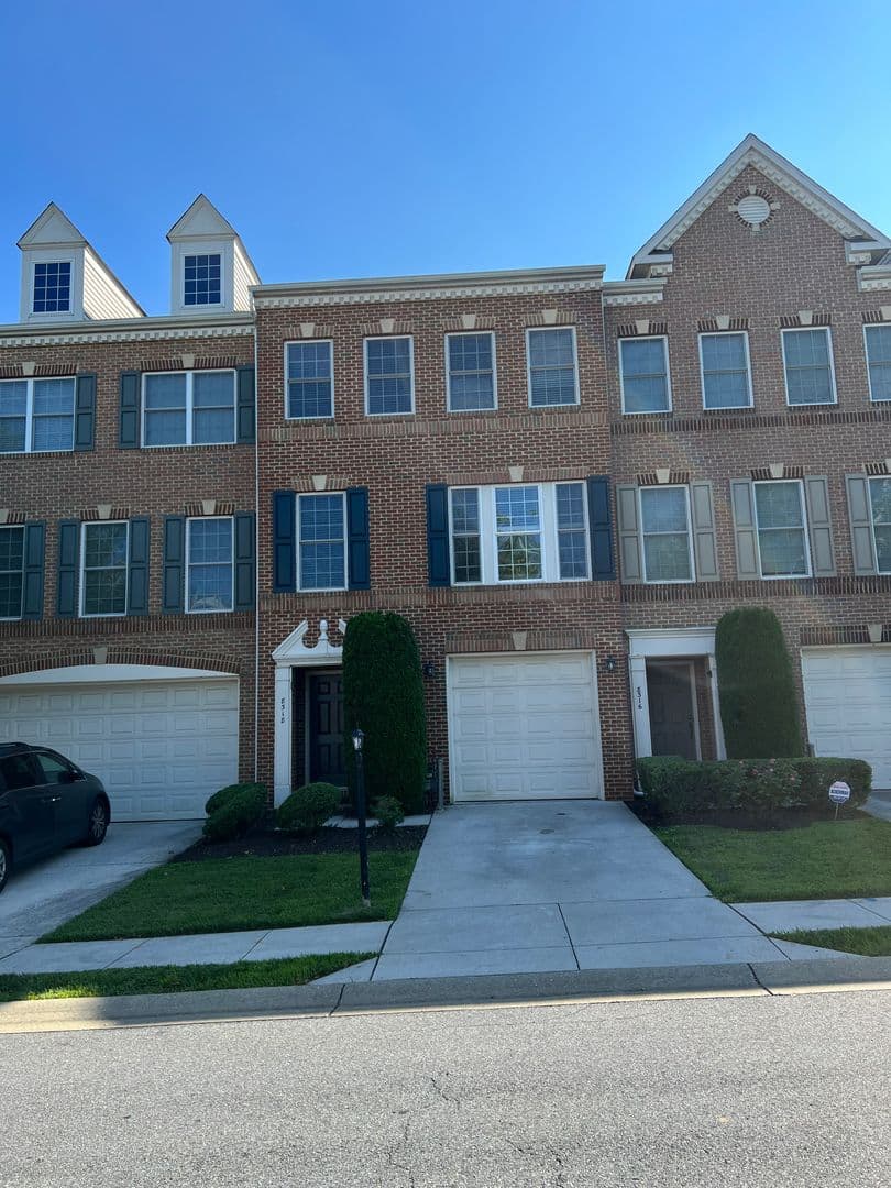 Laural House: 8318 Berry Pl