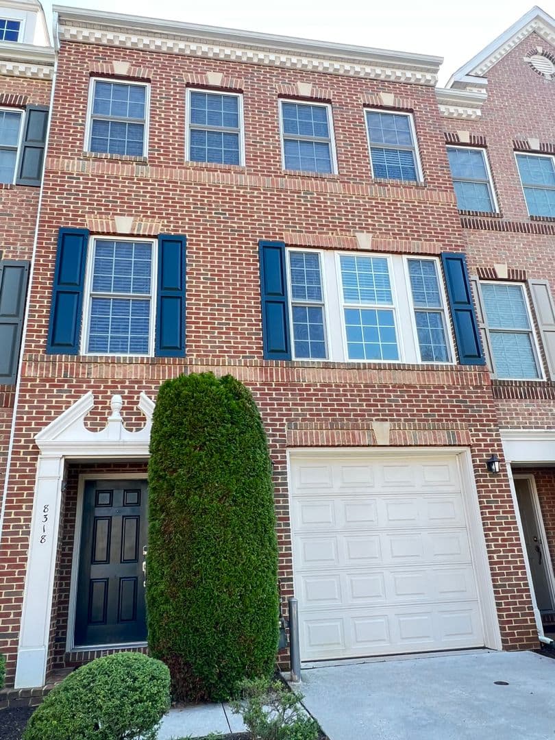 Laural House: 8318 Berry Pl