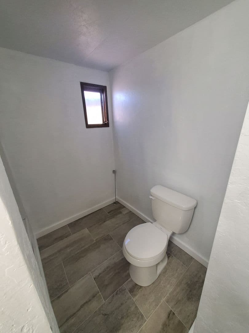 Klamath Falls House: 866 Riverside Dr