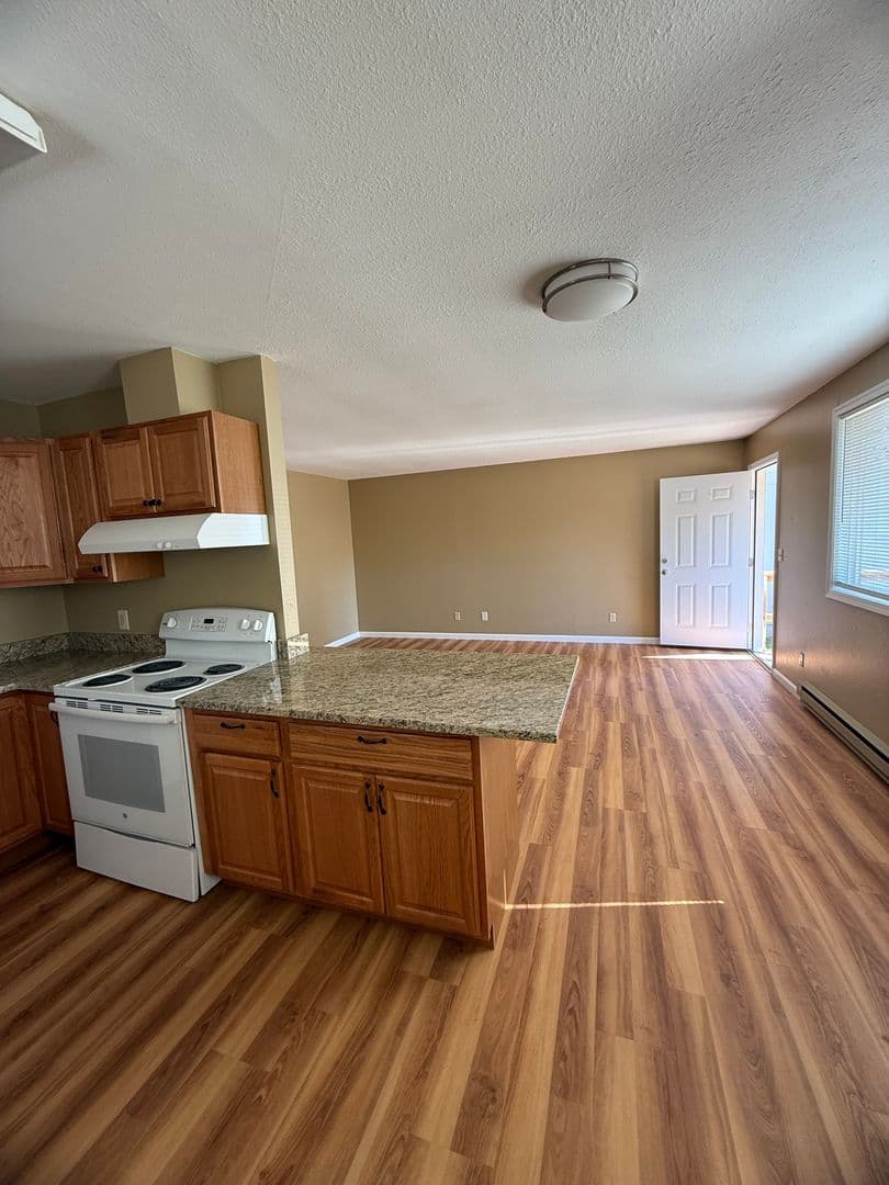 Klamath Falls Apartment: 2490 Nile