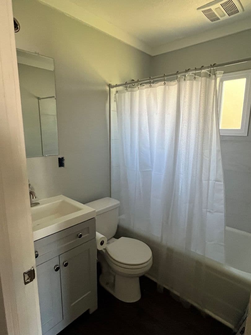 Klamath Falls Apartment: 1826 Oregon Ave