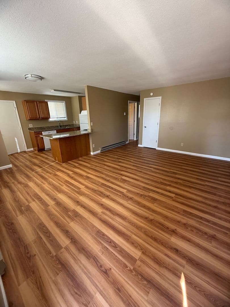 Klamath Falls Apartment: 2490 Nile