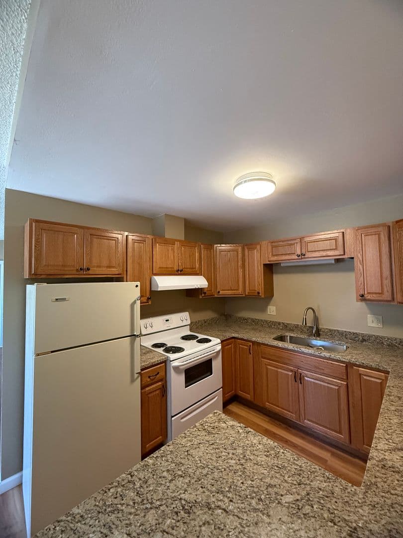 Klamath Falls Apartment: 2490 Nile