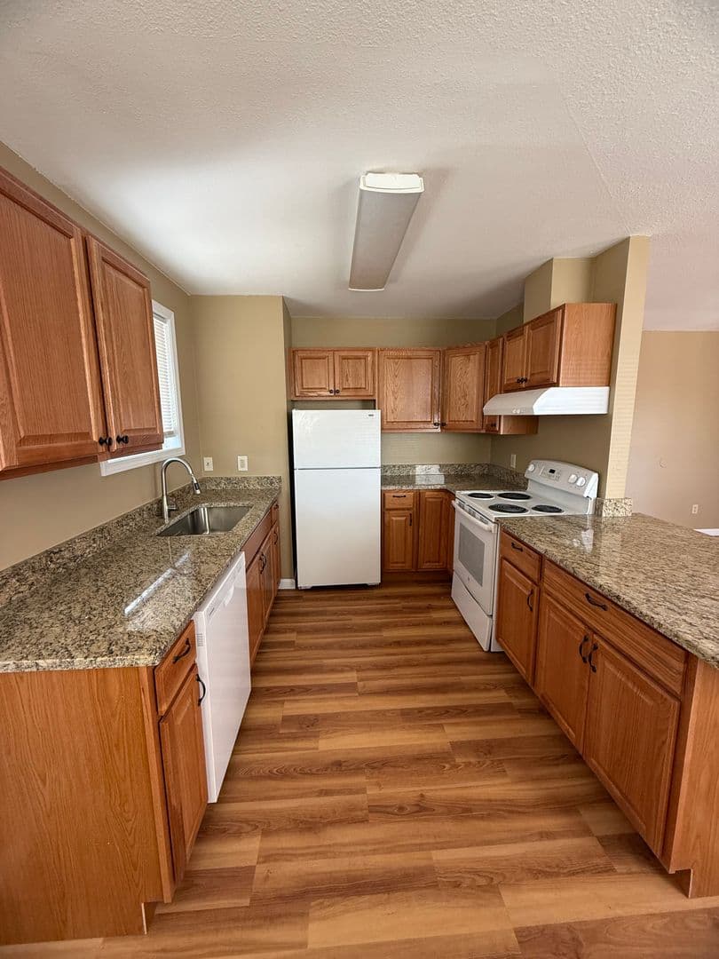 Klamath Falls Apartment: 2490 Nile