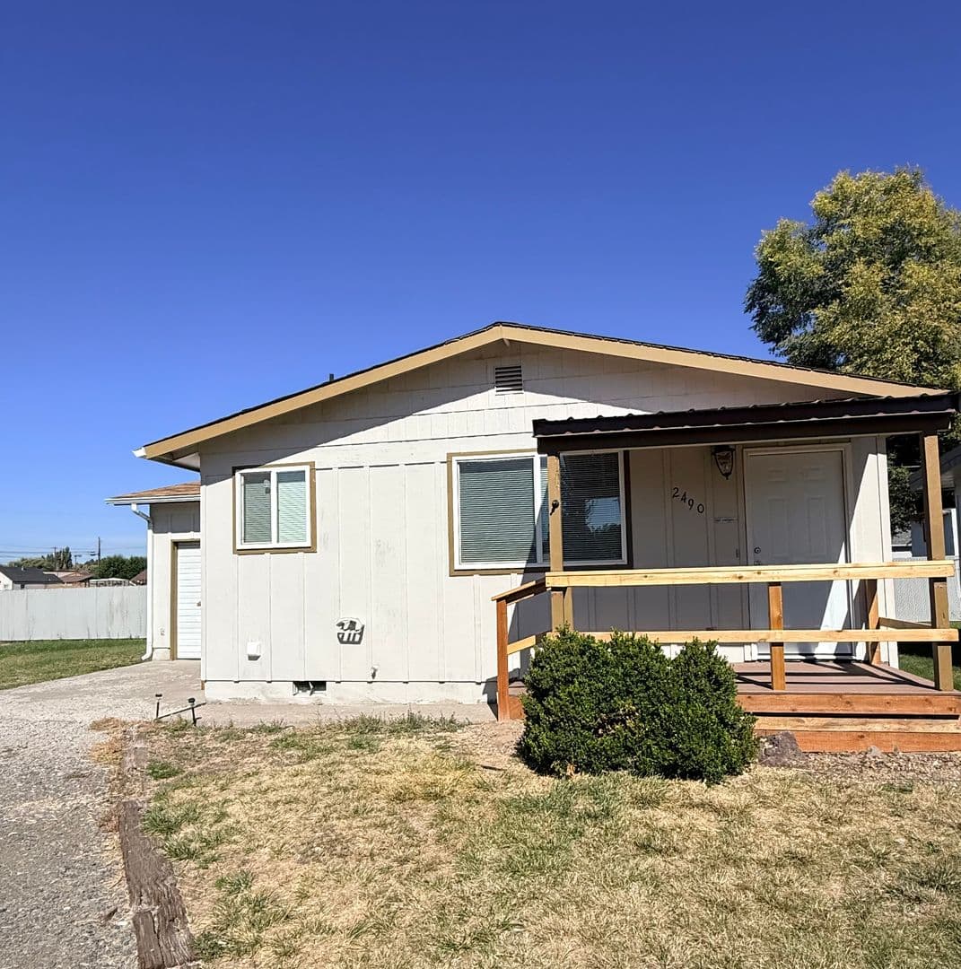 Klamath Falls Apartment: 2490 Nile