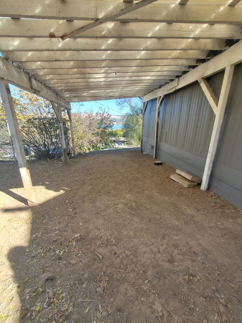 Klamath Falls House: 866 Riverside Dr