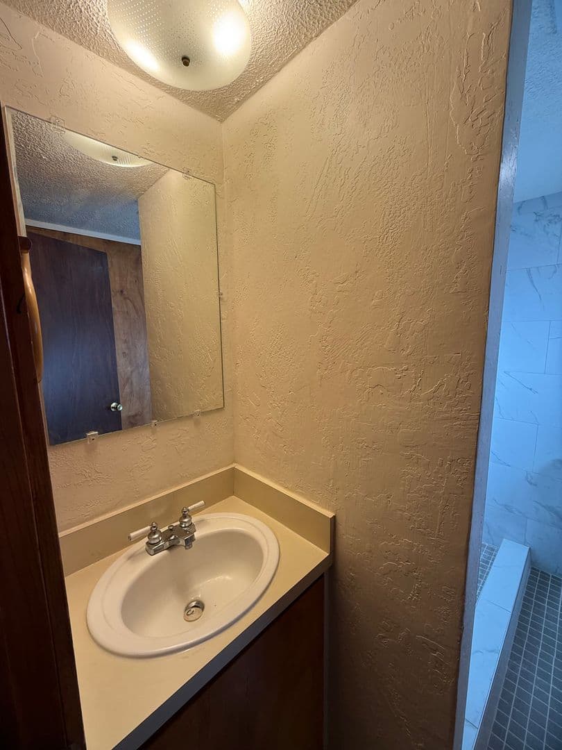 Klamath Falls Apartment: 3147 Boardman Ave