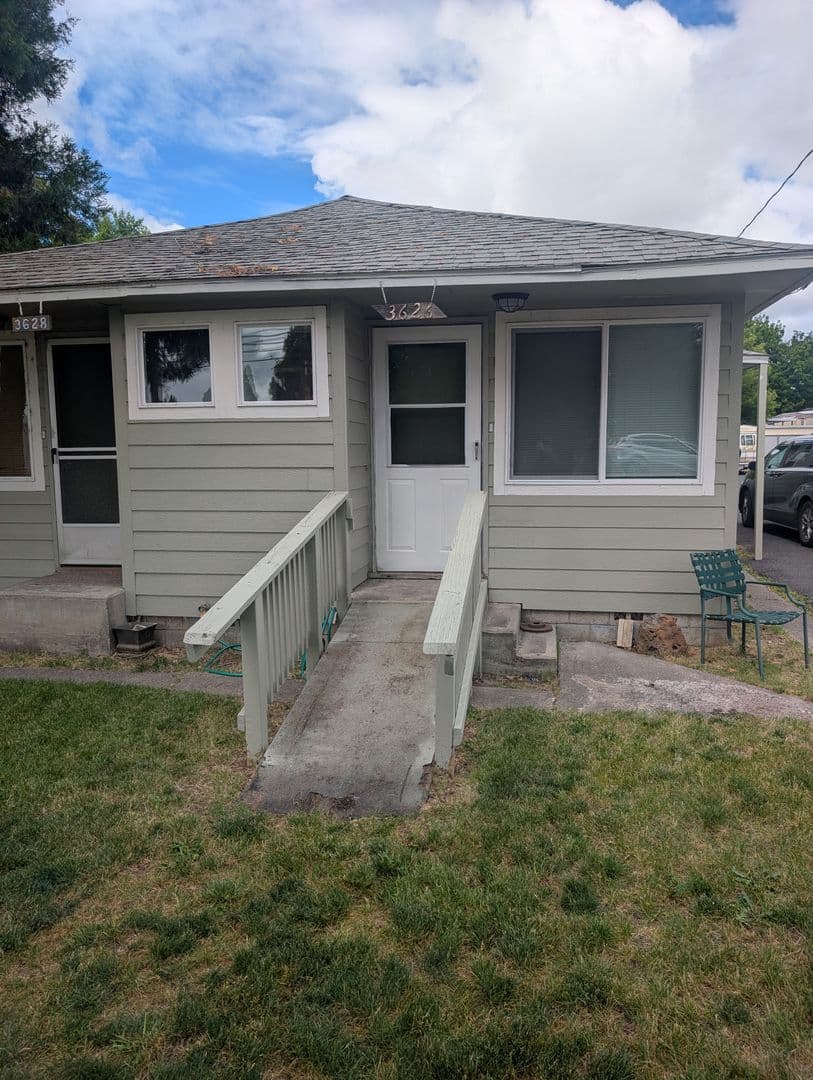 Klamath Falls Apartment: 3614-3628 Summers Lane