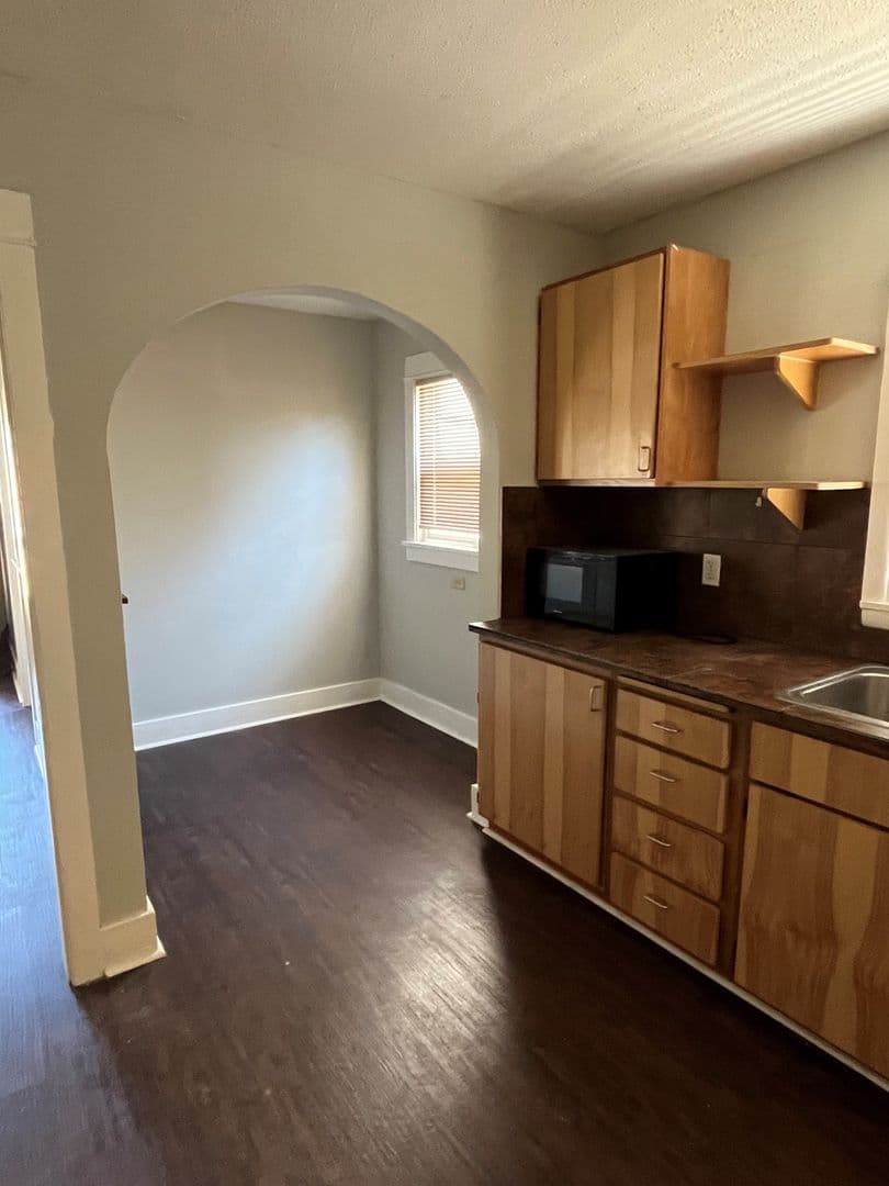 Klamath Falls Apartment: 1826 Oregon Ave
