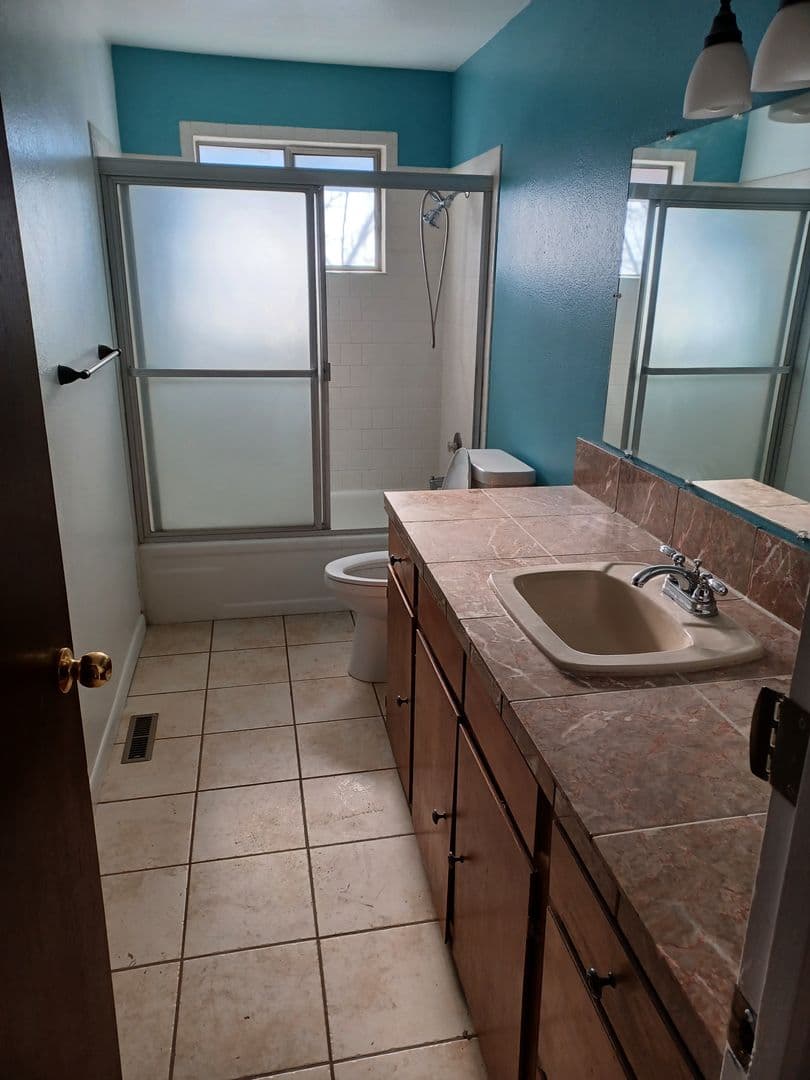 Klamath Falls House: 6724 Beckton