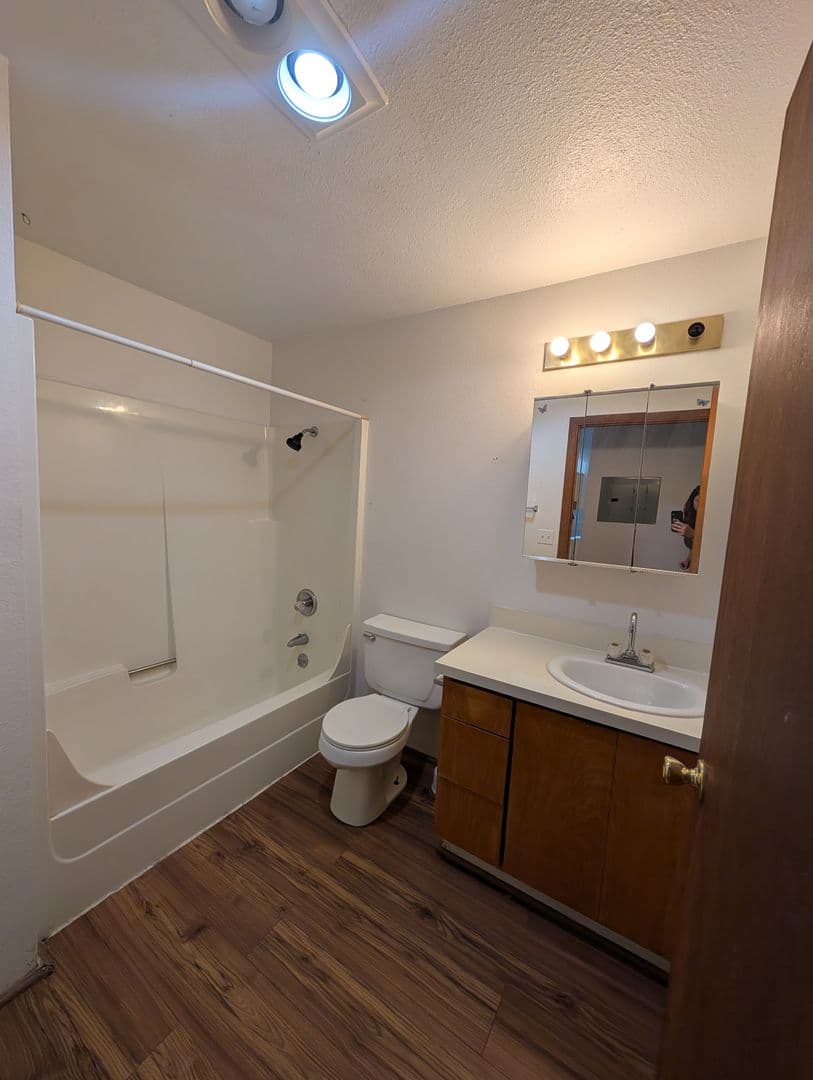 Klamath Falls Apartment: 105 N Broad St