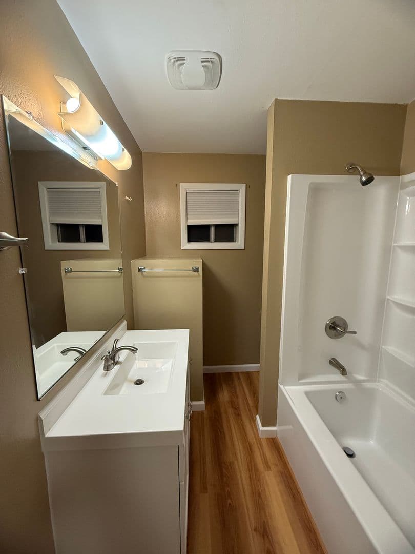Klamath Falls Apartment: 2490 Nile