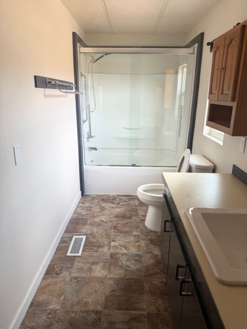 Klamath Falls House: 2346 Frontage Rd.