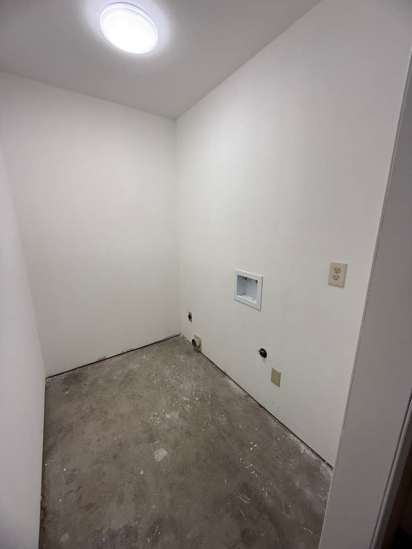 Klamath Falls Apartment: 2490 Nile
