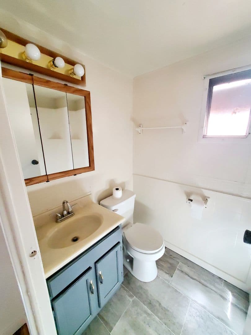 Klamath Falls House: 866 Riverside Dr