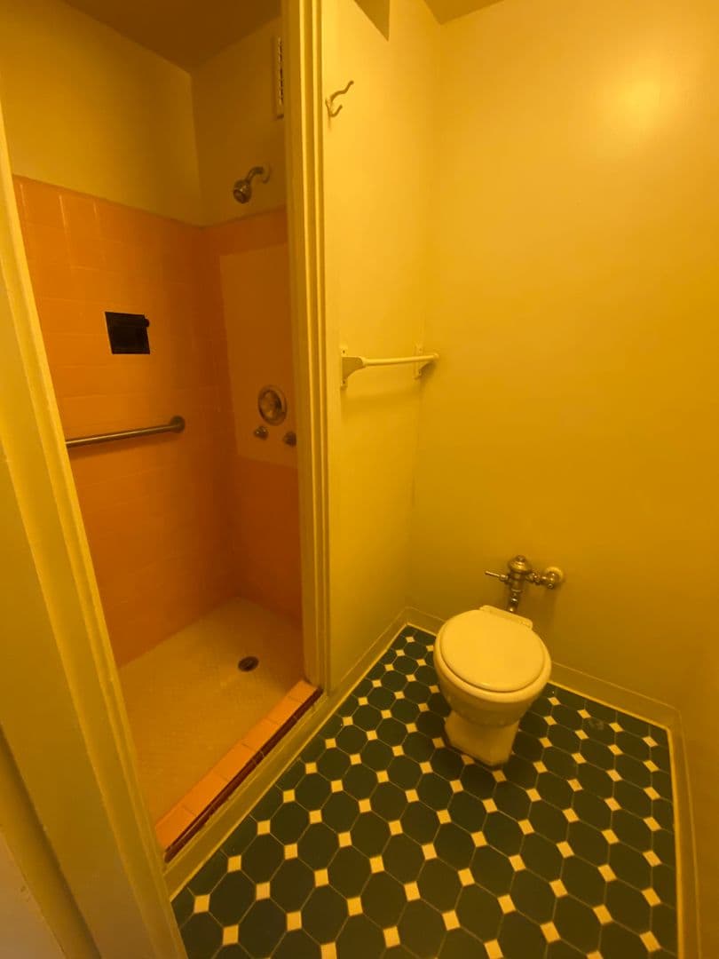 Klamath Falls Apartment: 1111 Main St