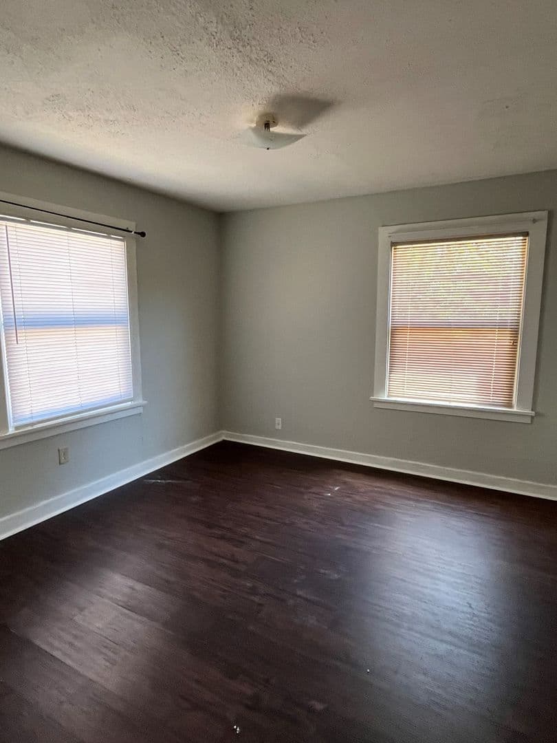 Klamath Falls Apartment: 1826 Oregon Ave