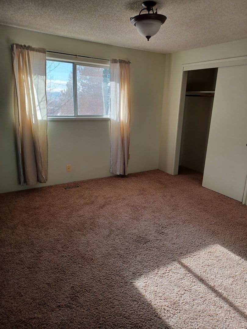 Klamath Falls House: 6724 Beckton