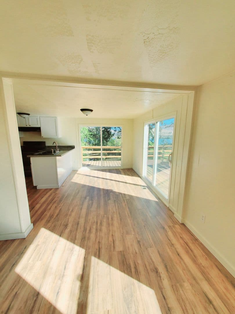 Klamath Falls House: 866 Riverside Dr