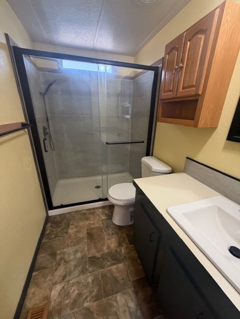 Klamath Falls House: 2346 Frontage Rd.