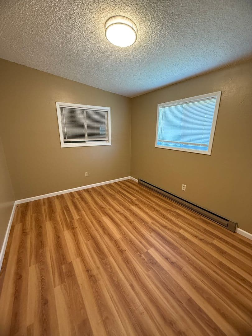 Klamath Falls Apartment: 2490 Nile