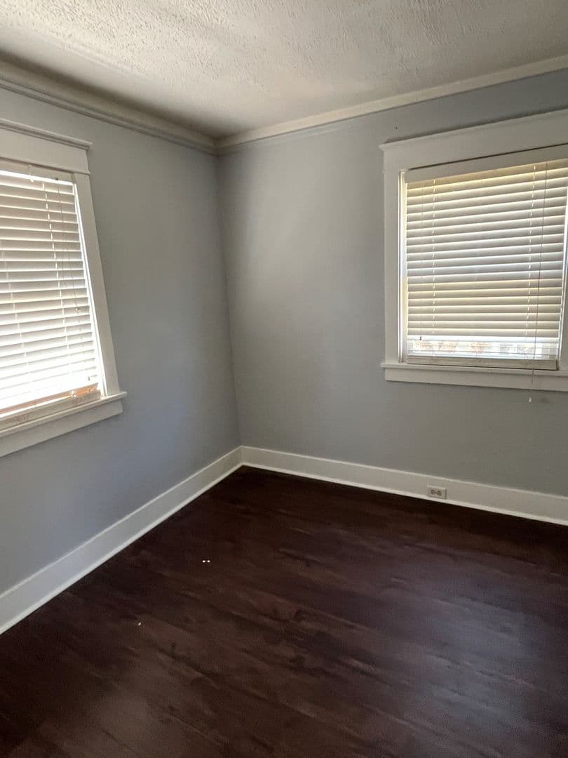 Klamath Falls Apartment: 1826 Oregon Ave