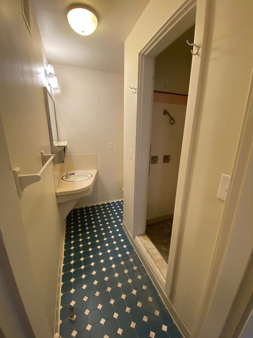 Klamath Falls Apartment: 1111 Main St