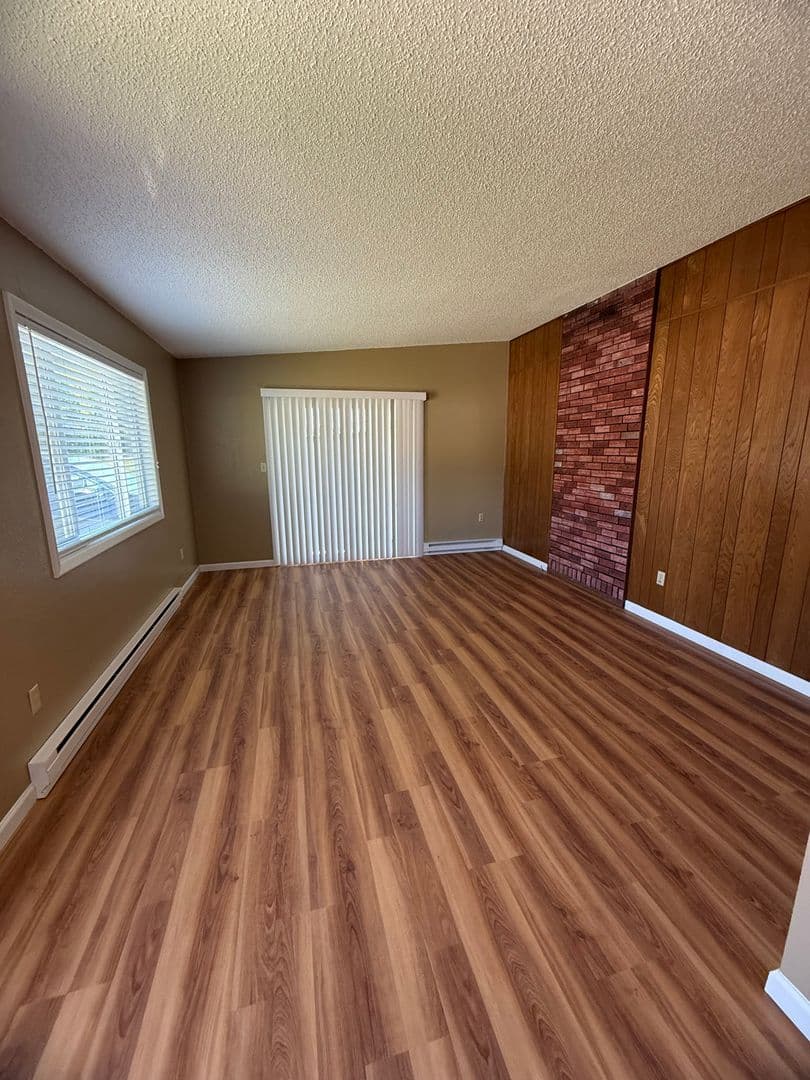 Klamath Falls Apartment: 2490 Nile