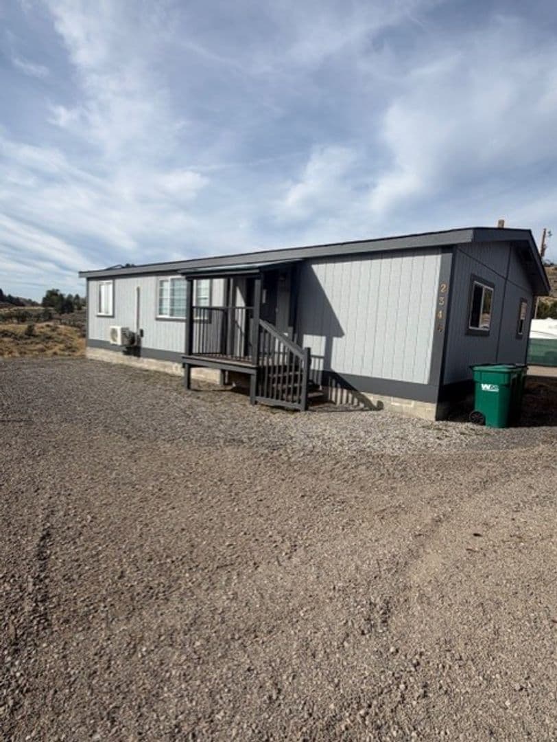 Klamath Falls House: 2346 Frontage Rd.