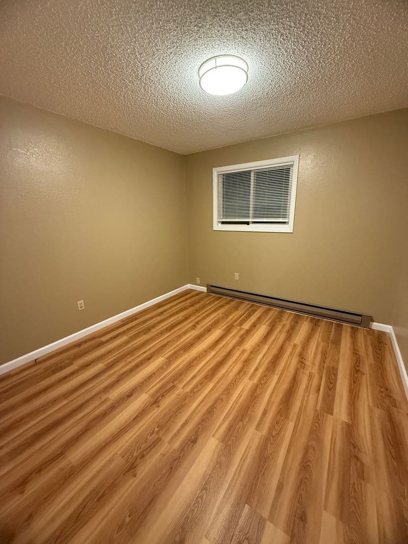 Klamath Falls Apartment: 2490 Nile