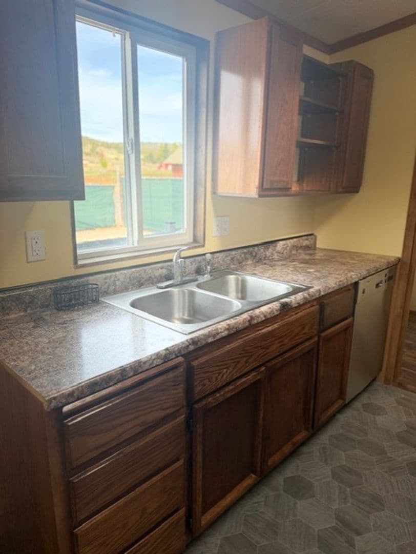 Klamath Falls House: 2346 Frontage Rd.