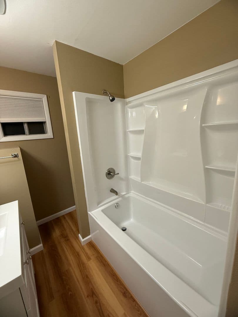 Klamath Falls Apartment: 2490 Nile
