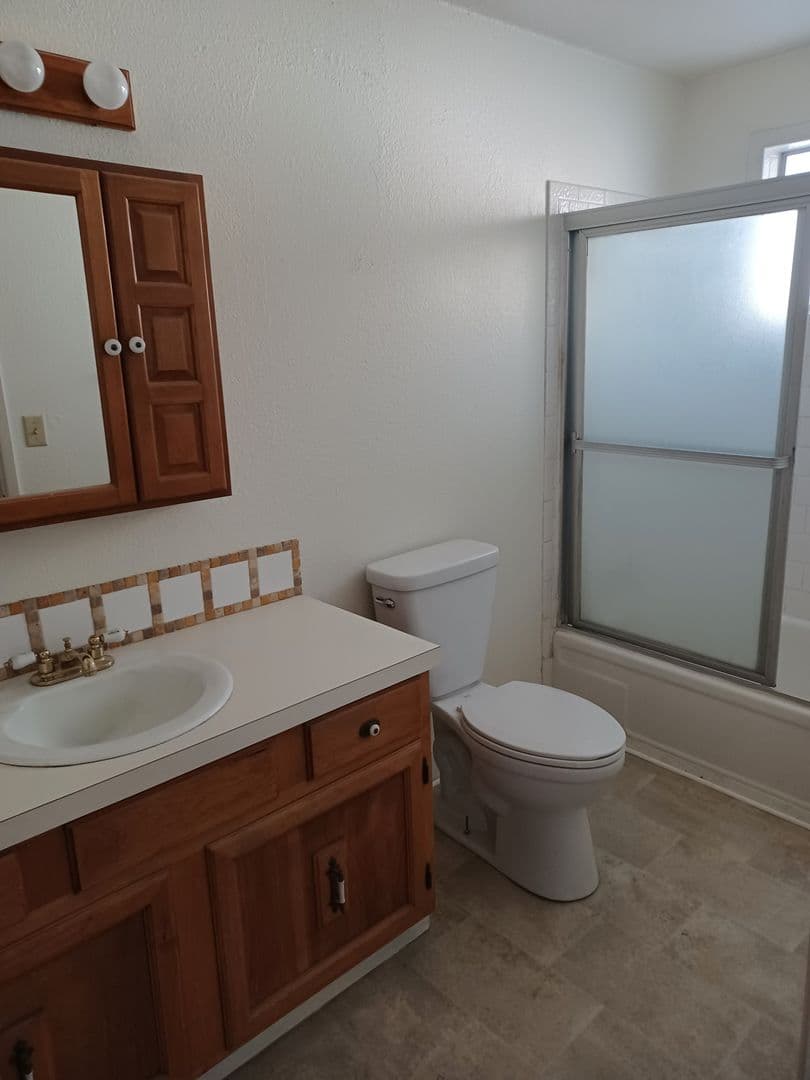 Klamath Falls House: 6724 Beckton