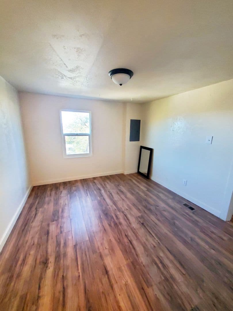 Klamath Falls House: 866 Riverside Dr