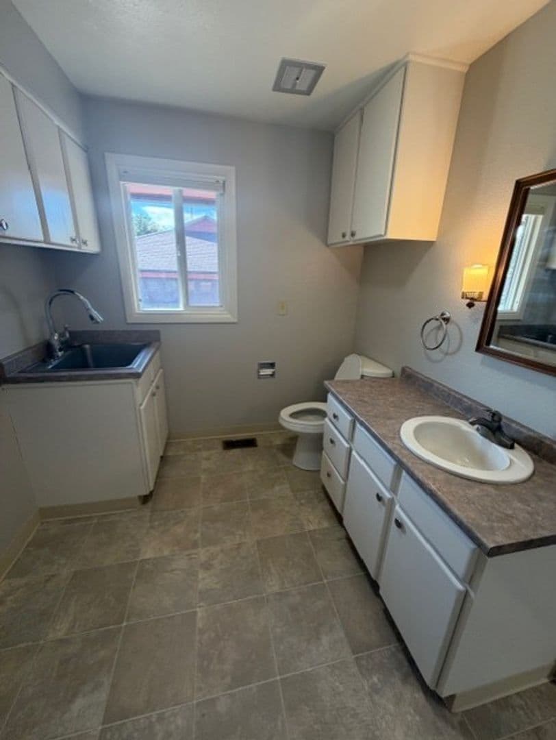 Klamath Falls House: 5122 Bryant Ave