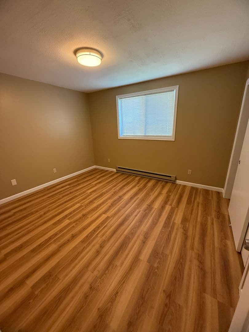 Klamath Falls Apartment: 2490 Nile