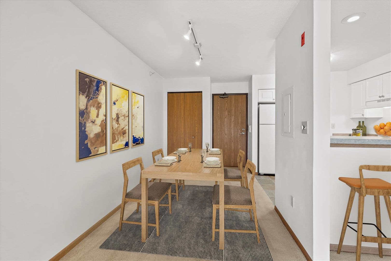 Menomonee Falls Apartment: N92 W17358 Appleton Ave