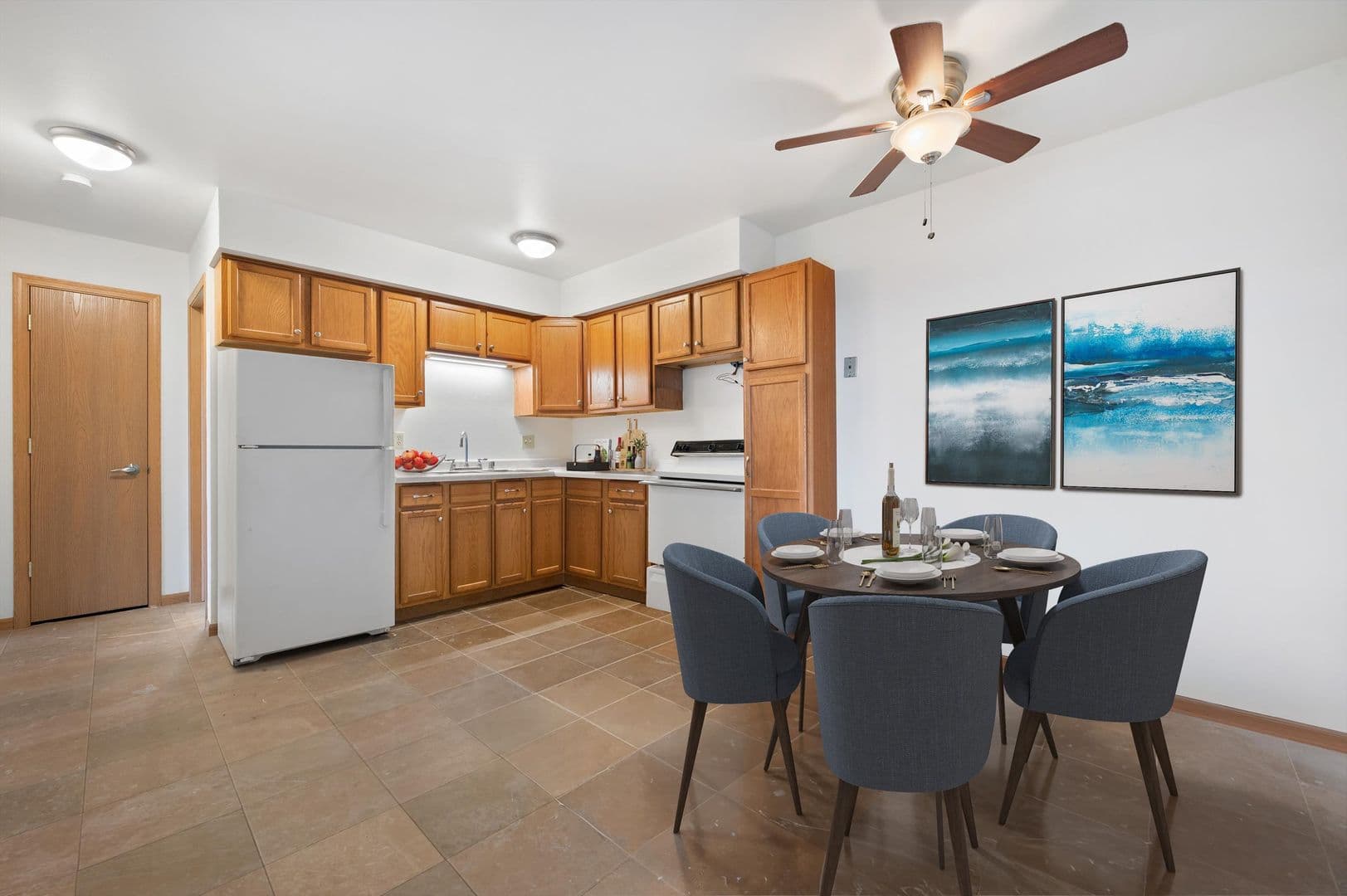 Hartland Apartment: 4830-4900 Easy St