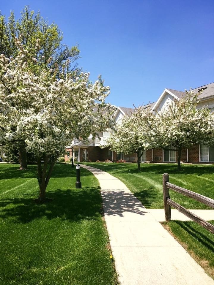 Menomonee Falls Apartment: N92 W17358 Appleton Ave