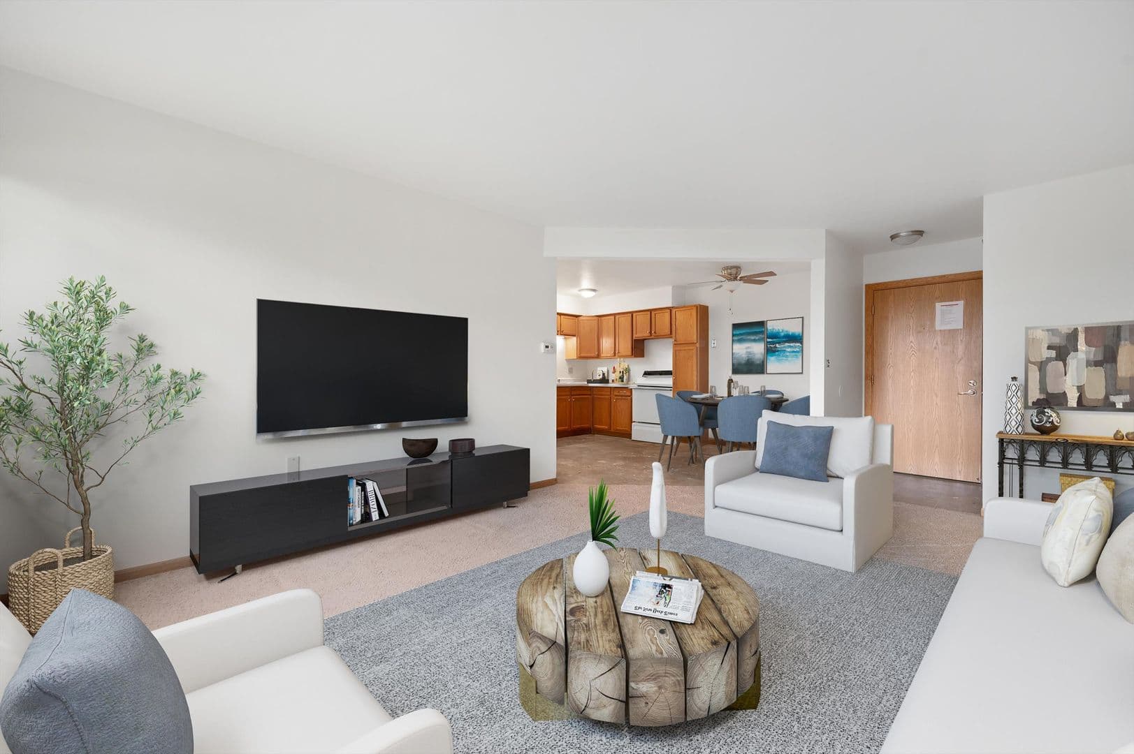 Hartland Apartment: 4830-4900 Easy St