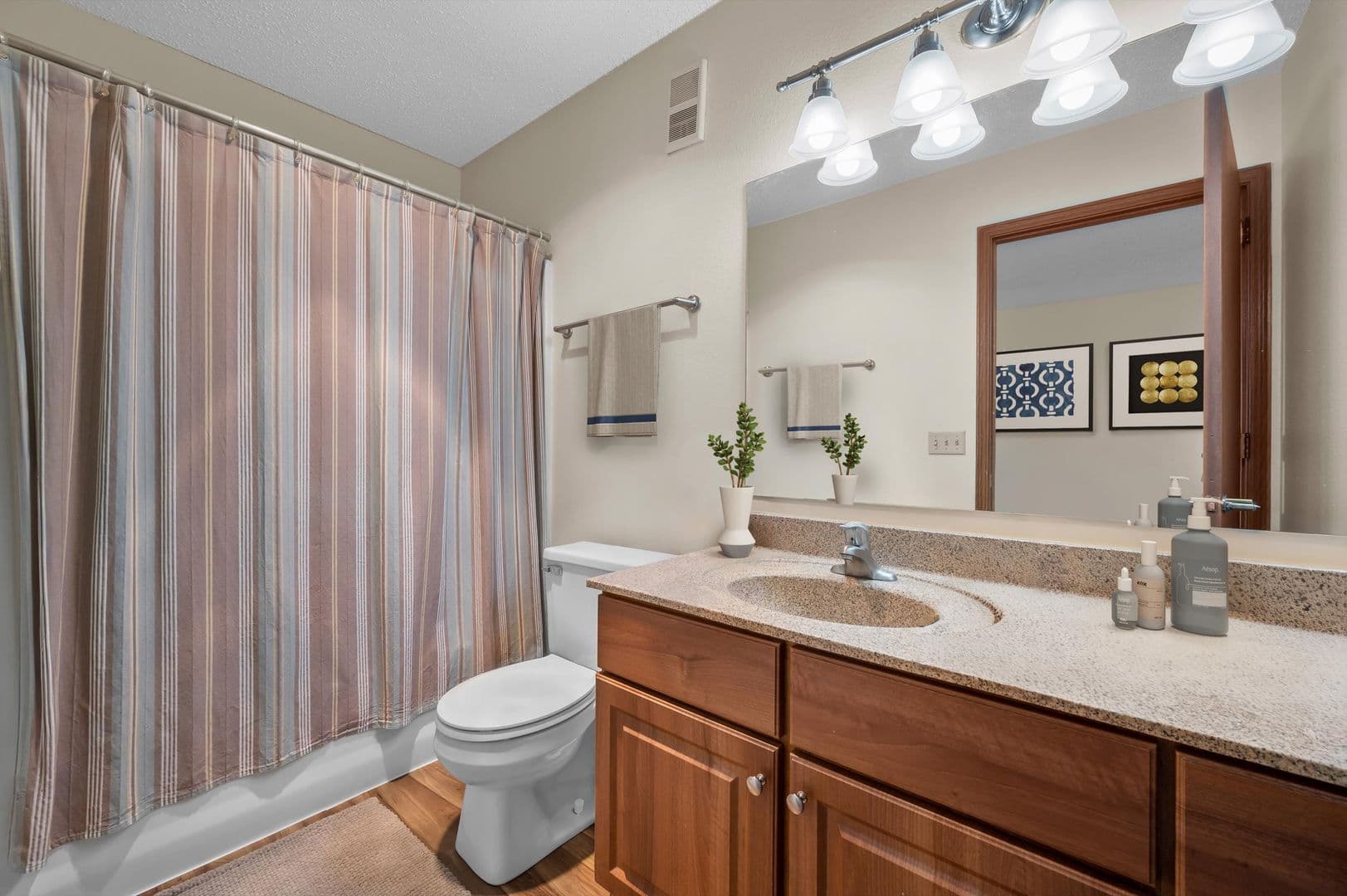 Pewaukee Apartment: 580 & 590 Foxtail Drive