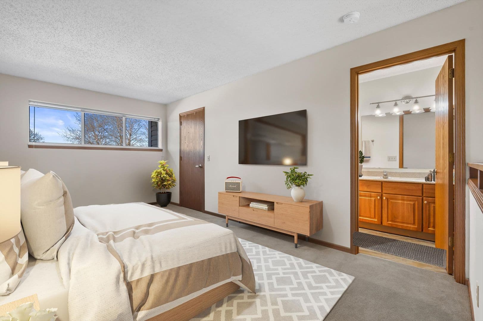 Pewaukee Apartment: 580 & 590 Foxtail Drive