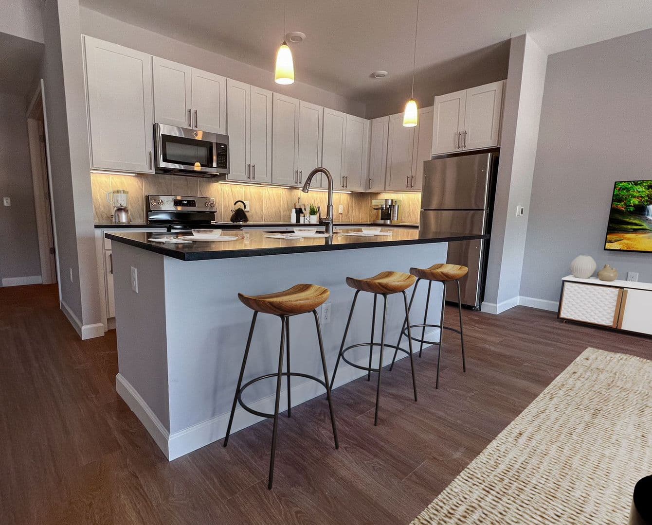 Union Apartment: 2003 Morris Ave