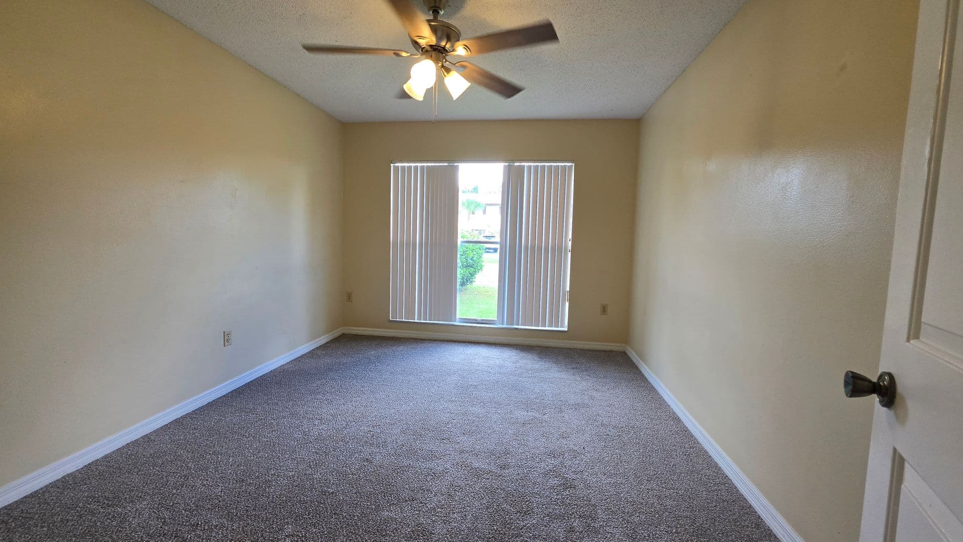 Leesburg House: 611 W Oak Ter