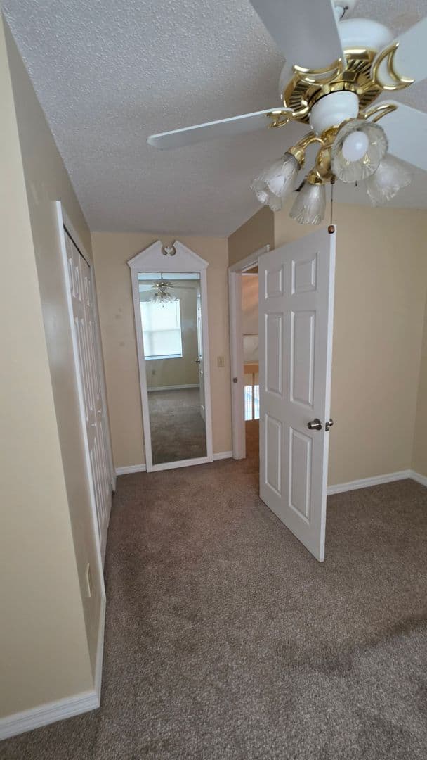 Leesburg House: 611 W Oak Ter