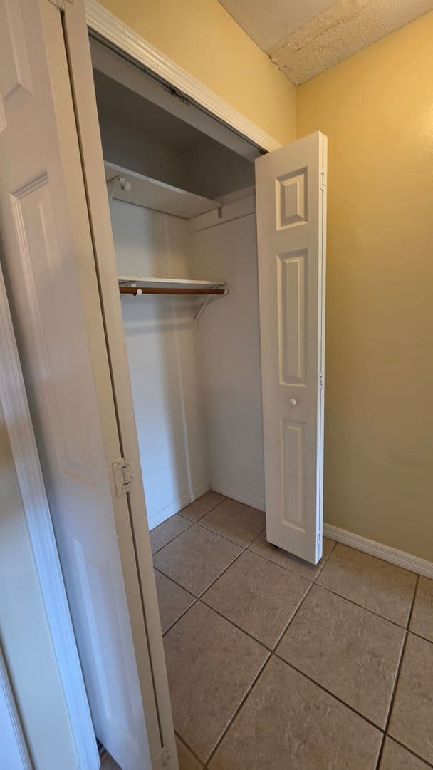 Leesburg House: 611 W Oak Ter