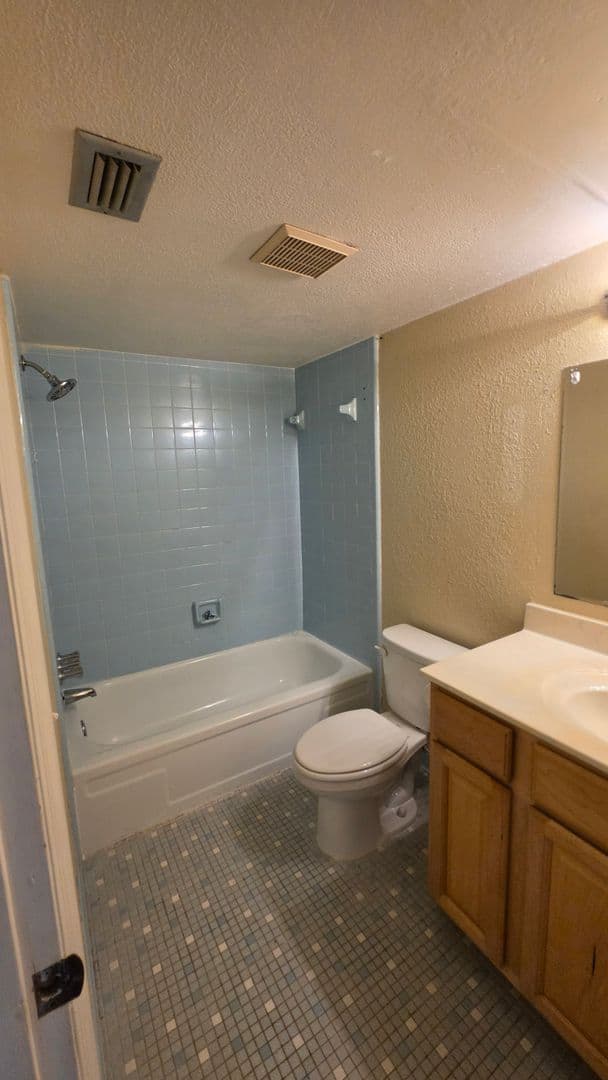 Leesburg House: 611 W Oak Ter
