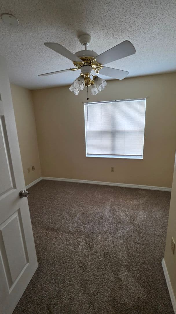 Leesburg House: 611 W Oak Ter