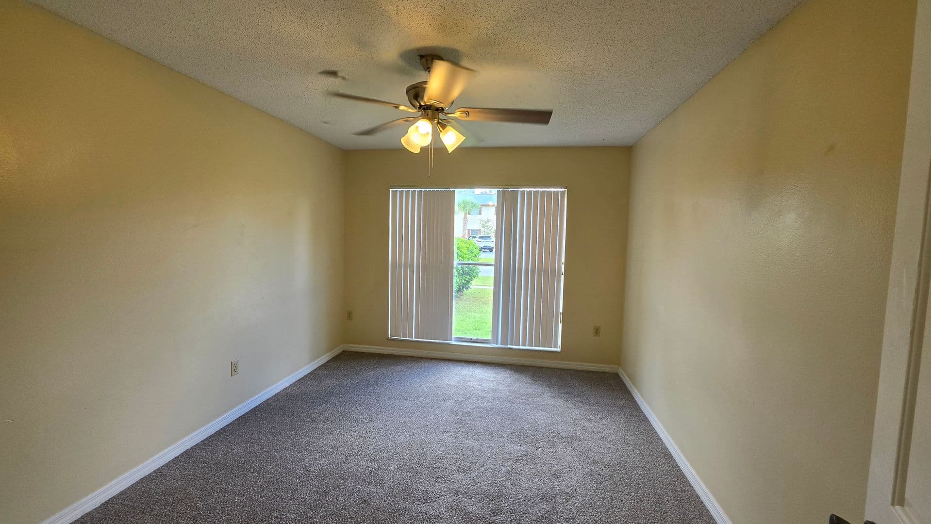 Leesburg House: 611 W Oak Ter